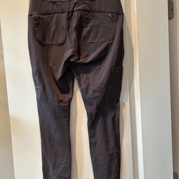 Athleta Headlands Hybrid Cargo Tight Olive Green/Gray Size 8 - Picture 3 of 3